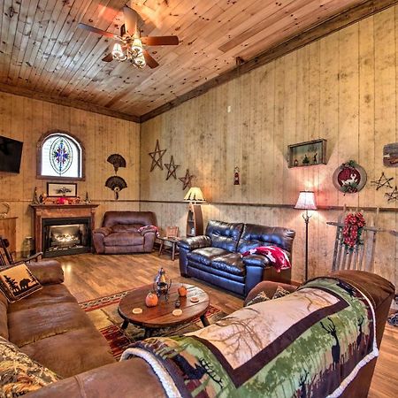 The Bovard Lodge Rustic Cabin Near Ohio River! Florence Bagian luar foto