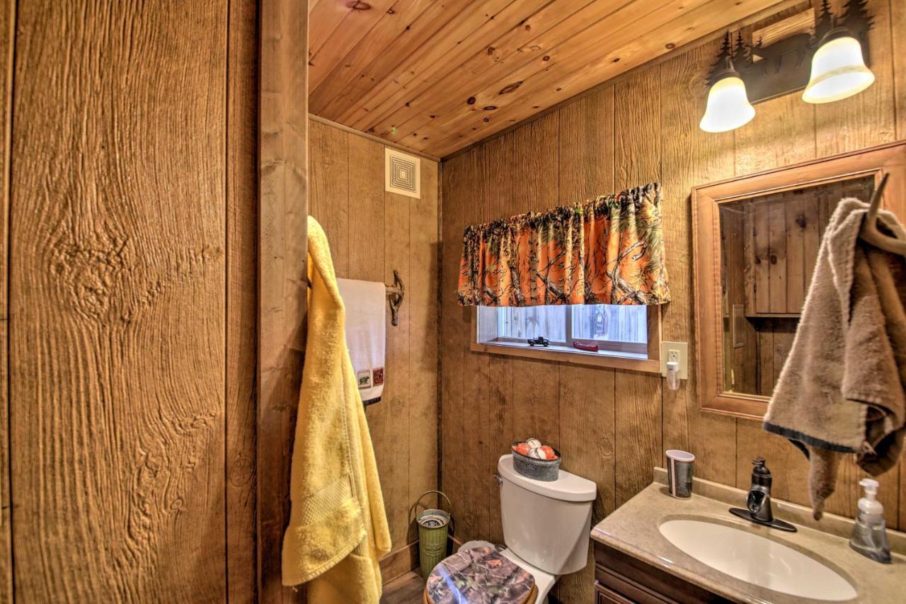 The Bovard Lodge Rustic Cabin Near Ohio River! Florence Bagian luar foto
